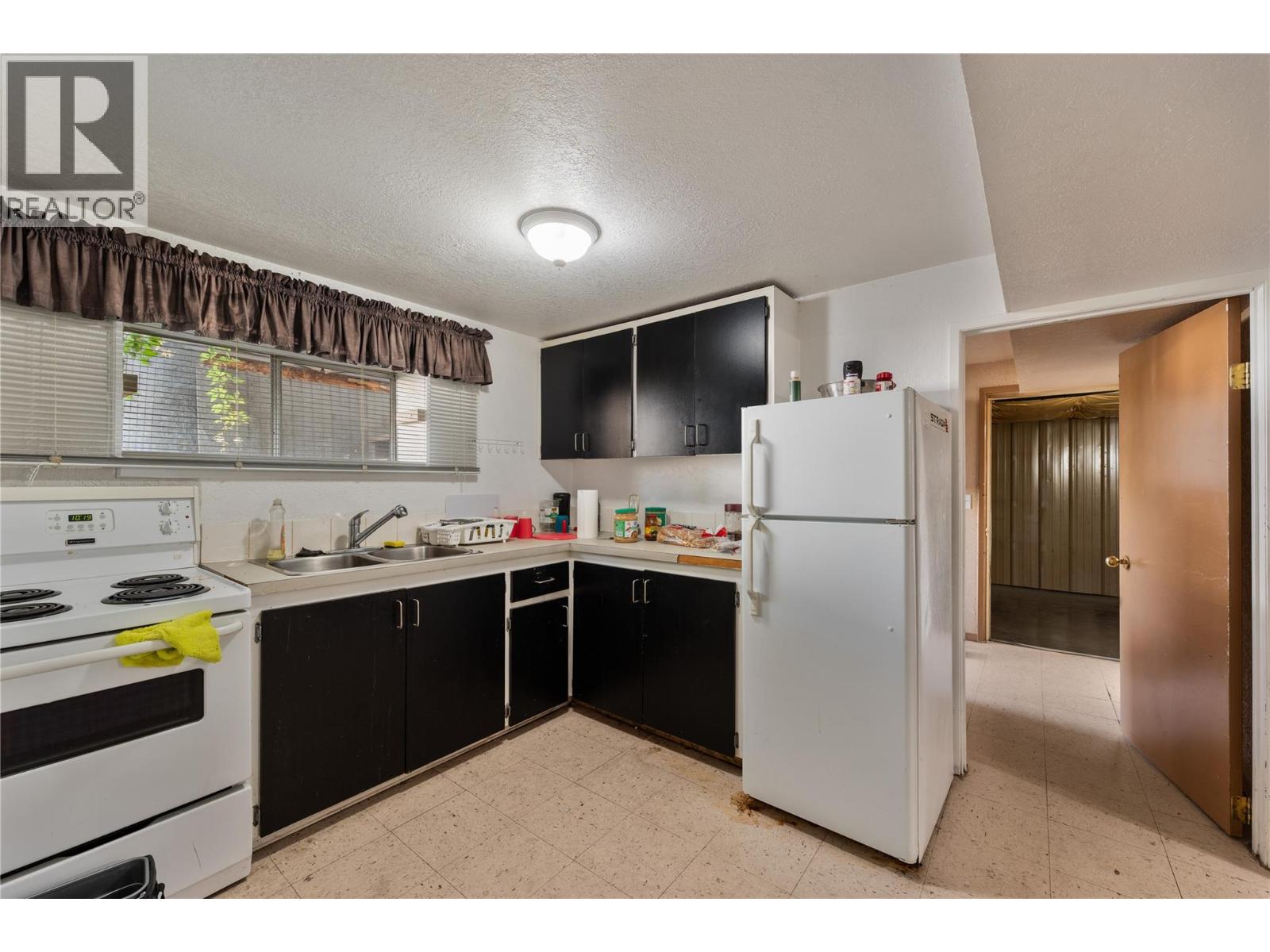 2858 Aberdeen Road, West Kelowna