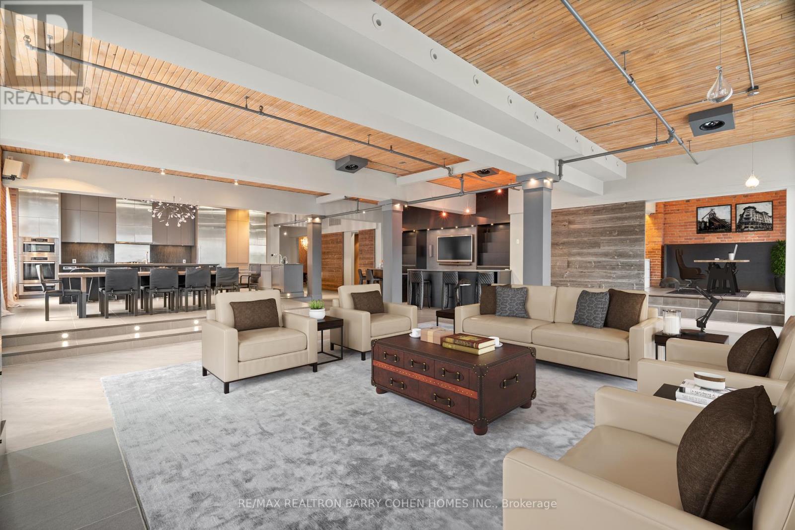 Listing photo of 300 - 468 WELLINGTON STREET W