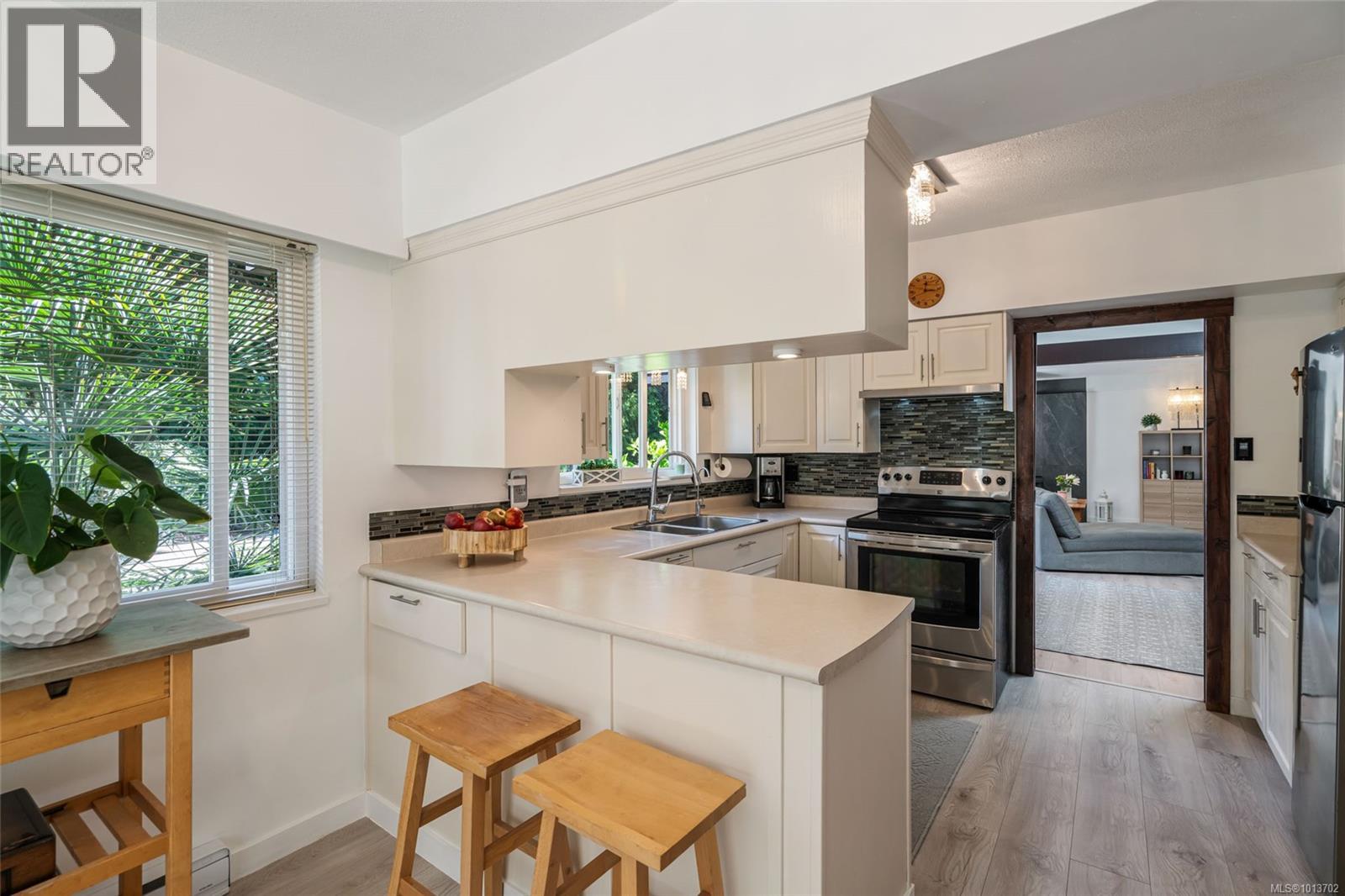1353 Englishman River Rd - 11