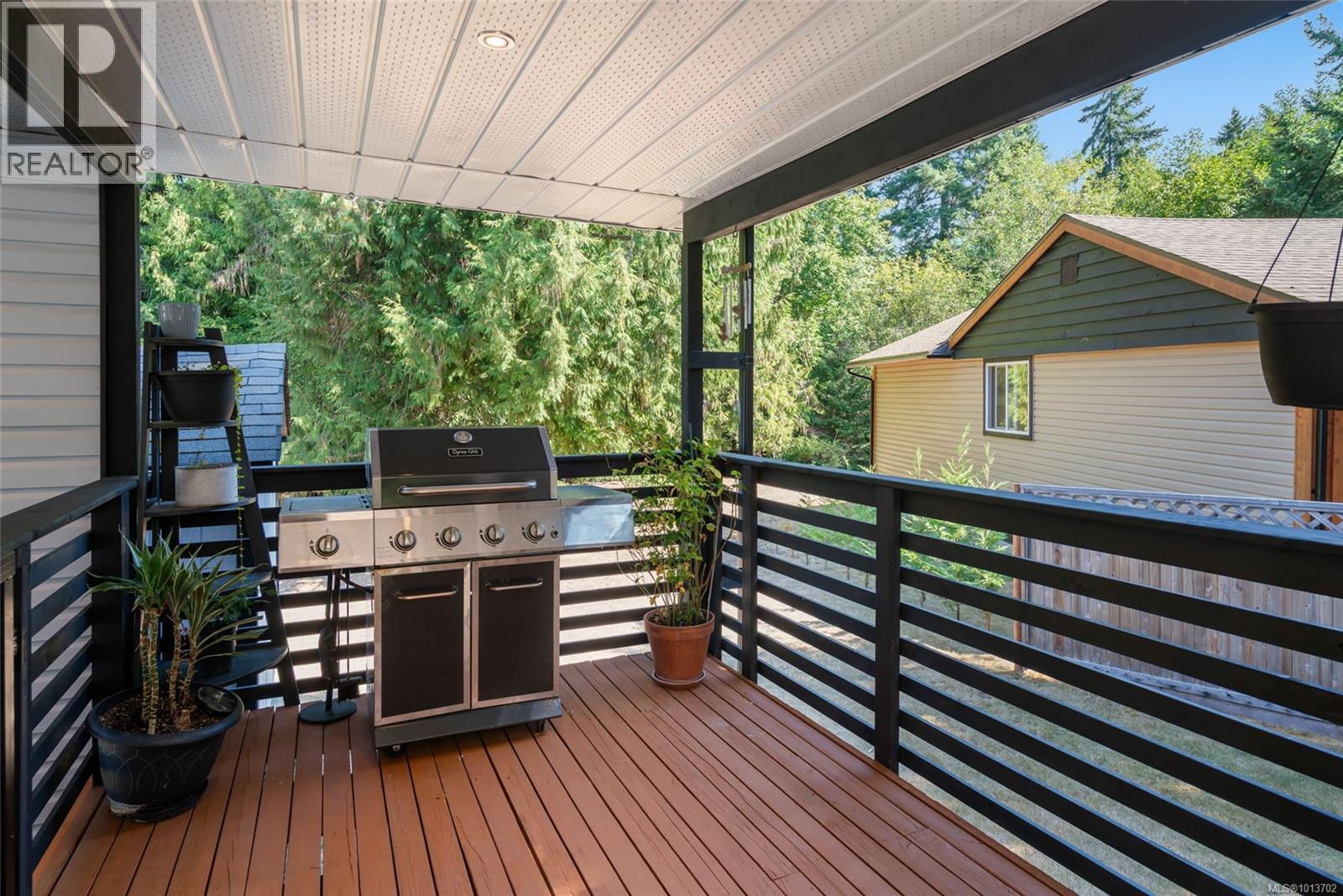 1353 Englishman River Rd - 33