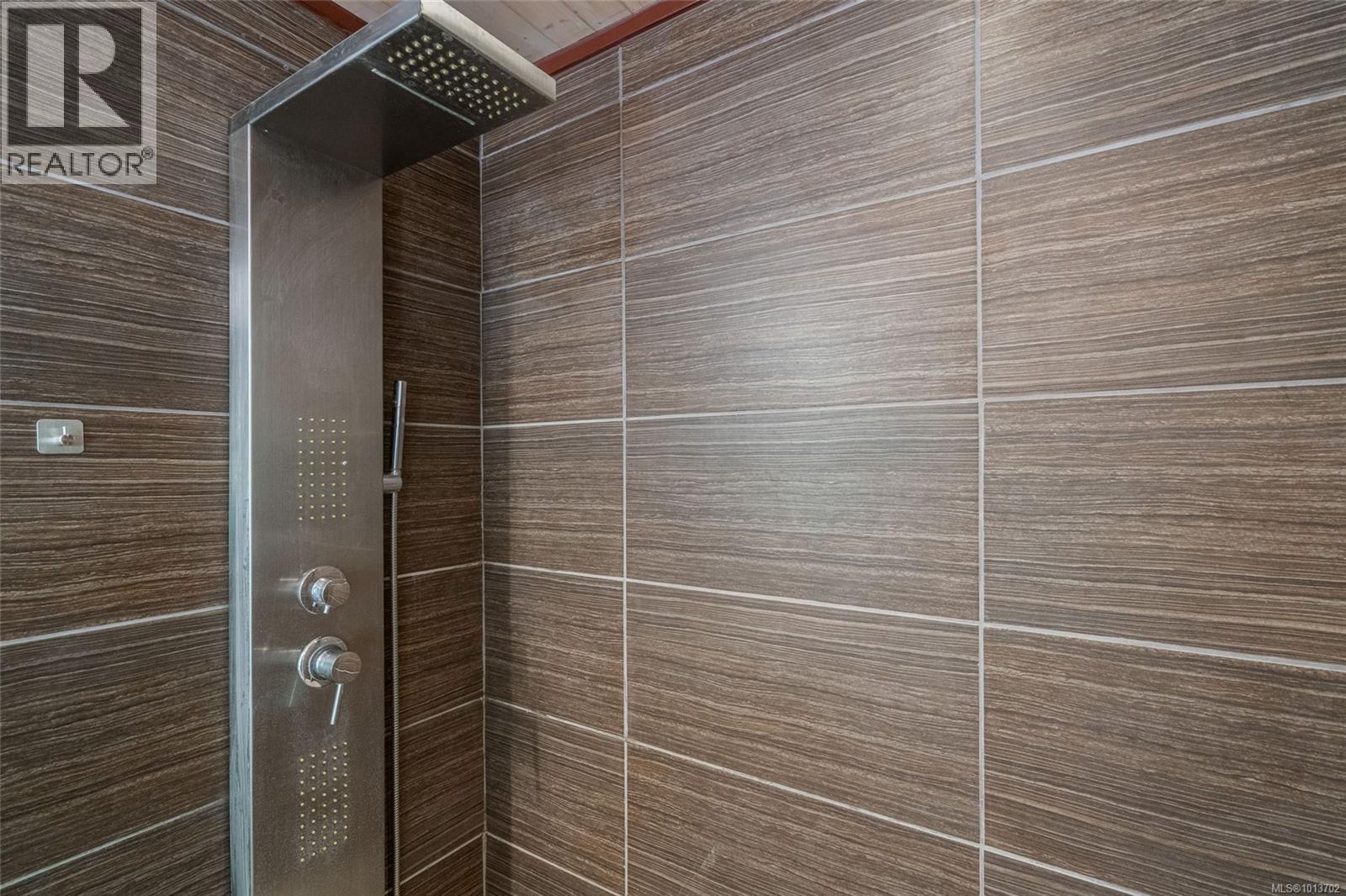 1353 Englishman River Rd - 24
