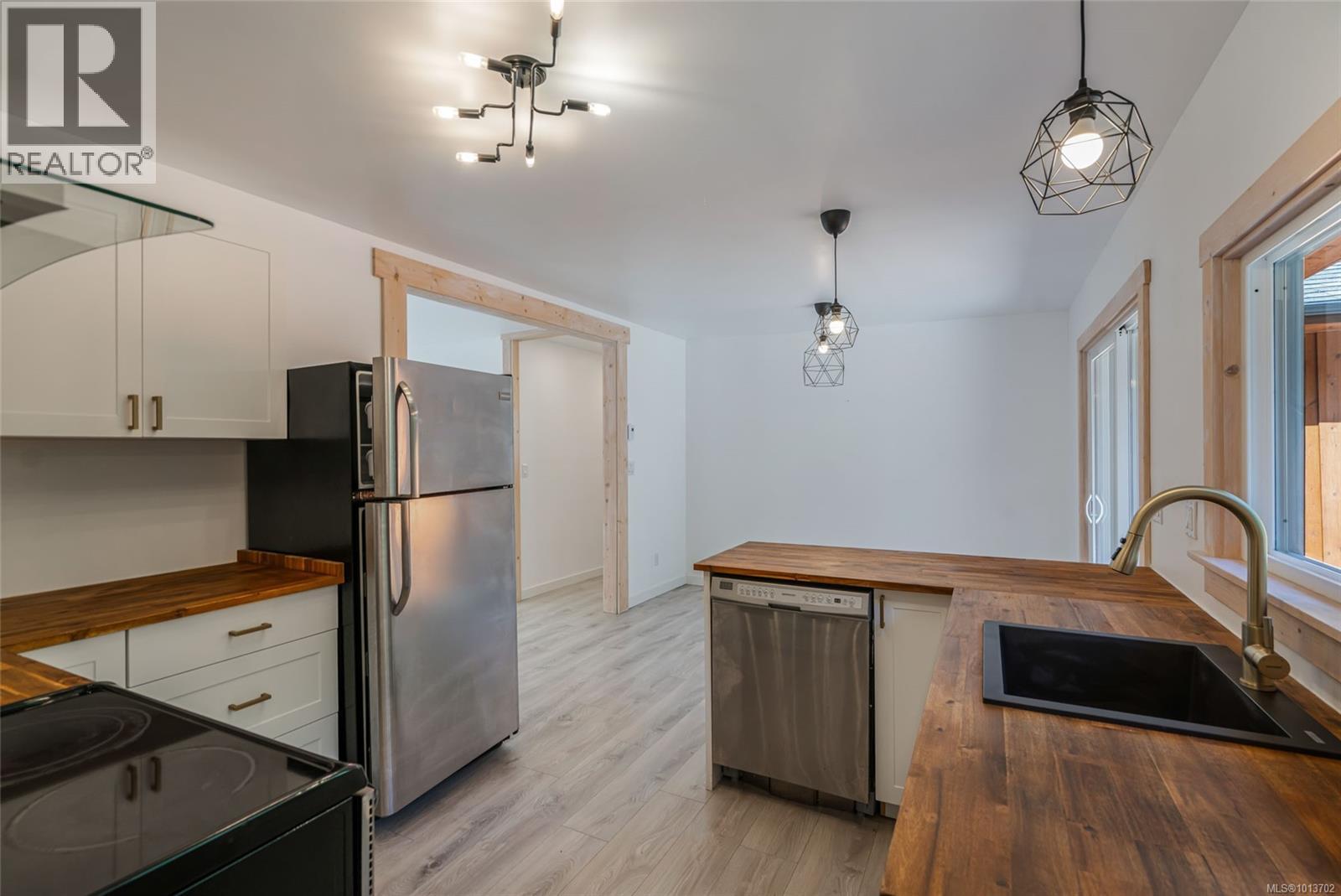 1353 Englishman River Rd - 54