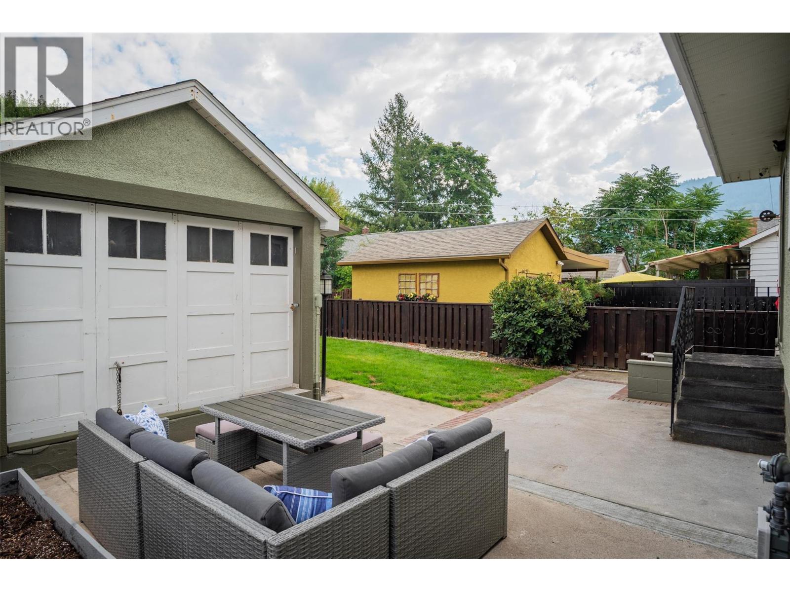 1181 COLUMBIA Avenue, Trail