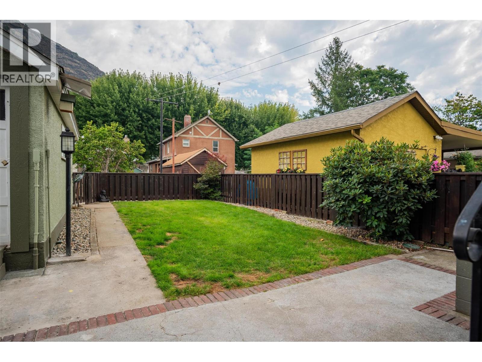 1181 COLUMBIA Avenue, Trail