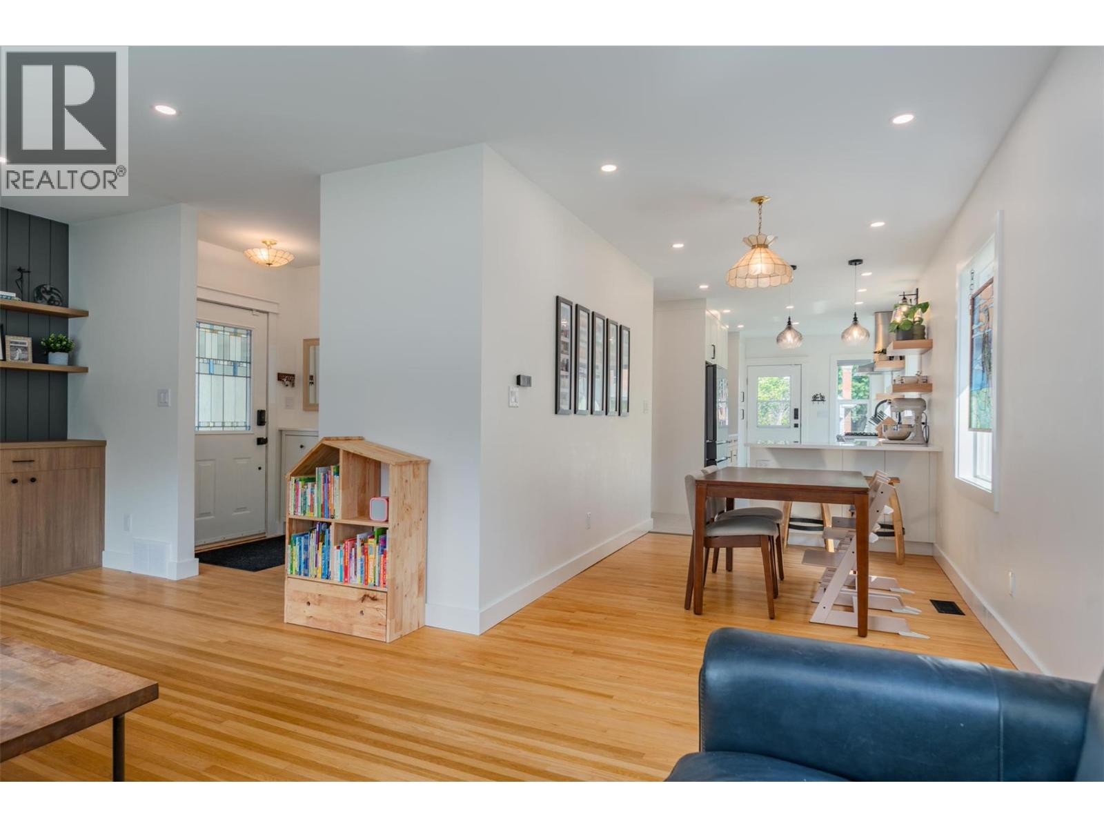 1181 COLUMBIA Avenue, Trail