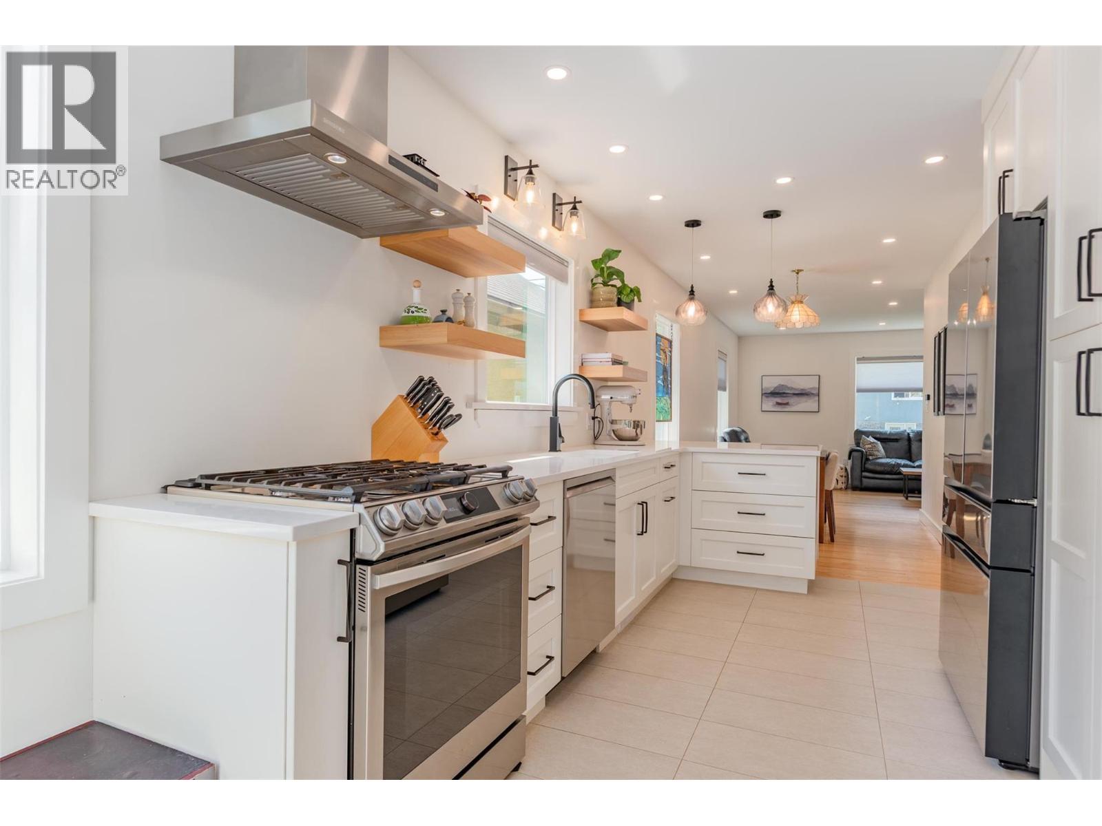 1181 COLUMBIA Avenue, Trail