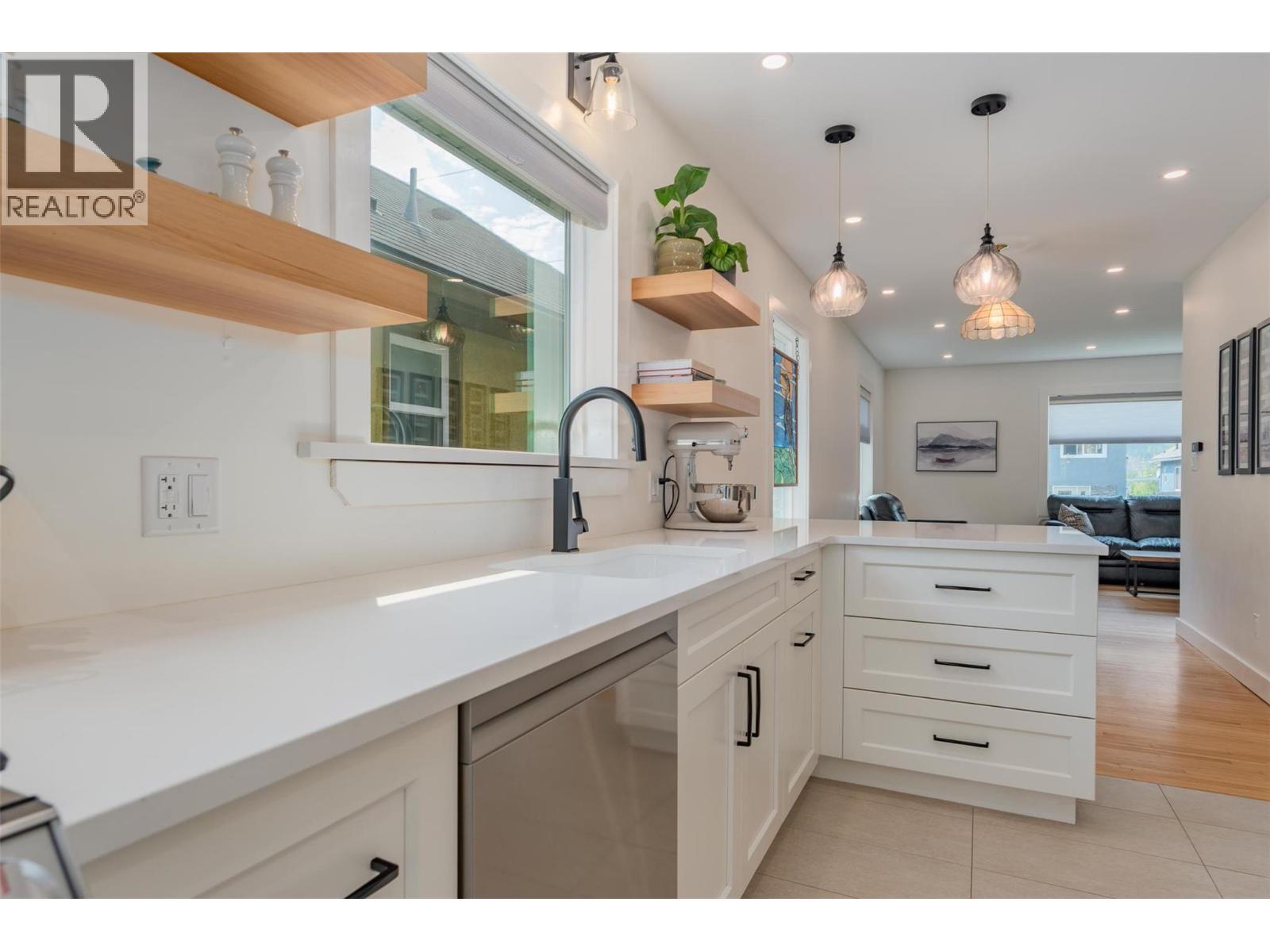 1181 COLUMBIA Avenue, Trail