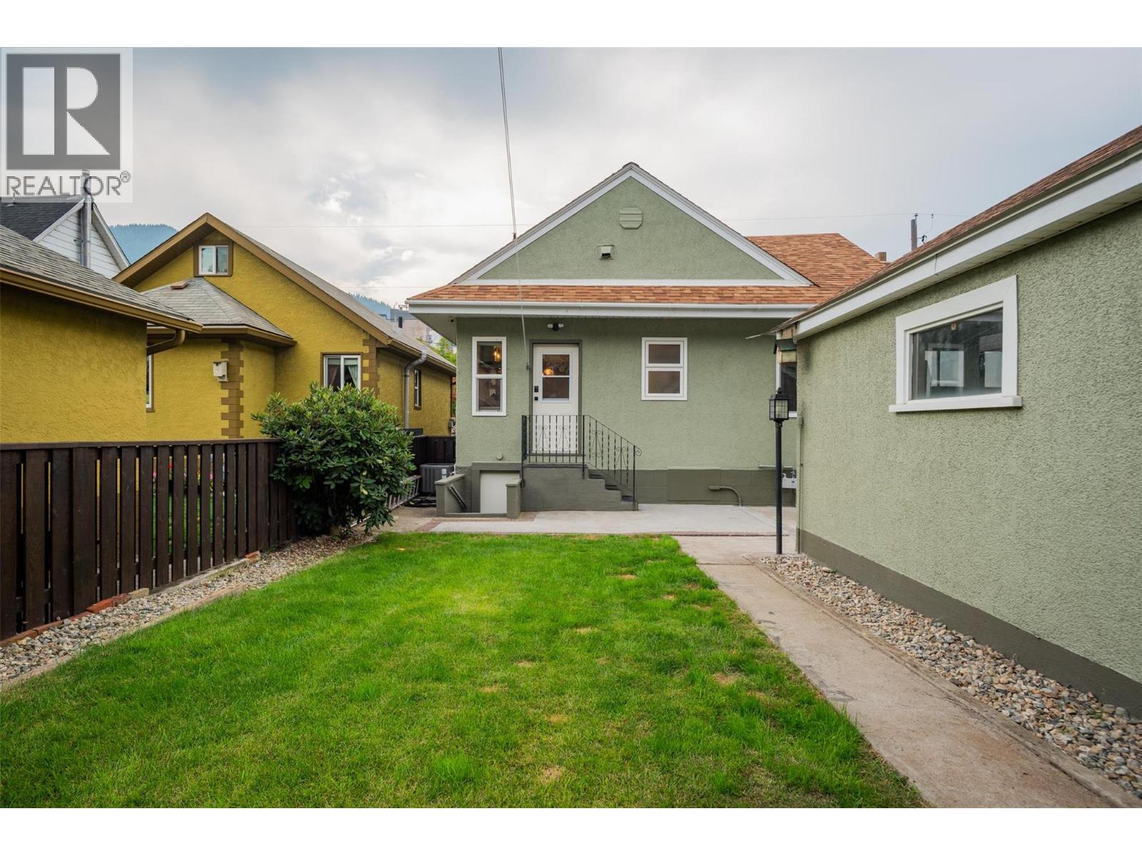 1181 COLUMBIA Avenue, Trail