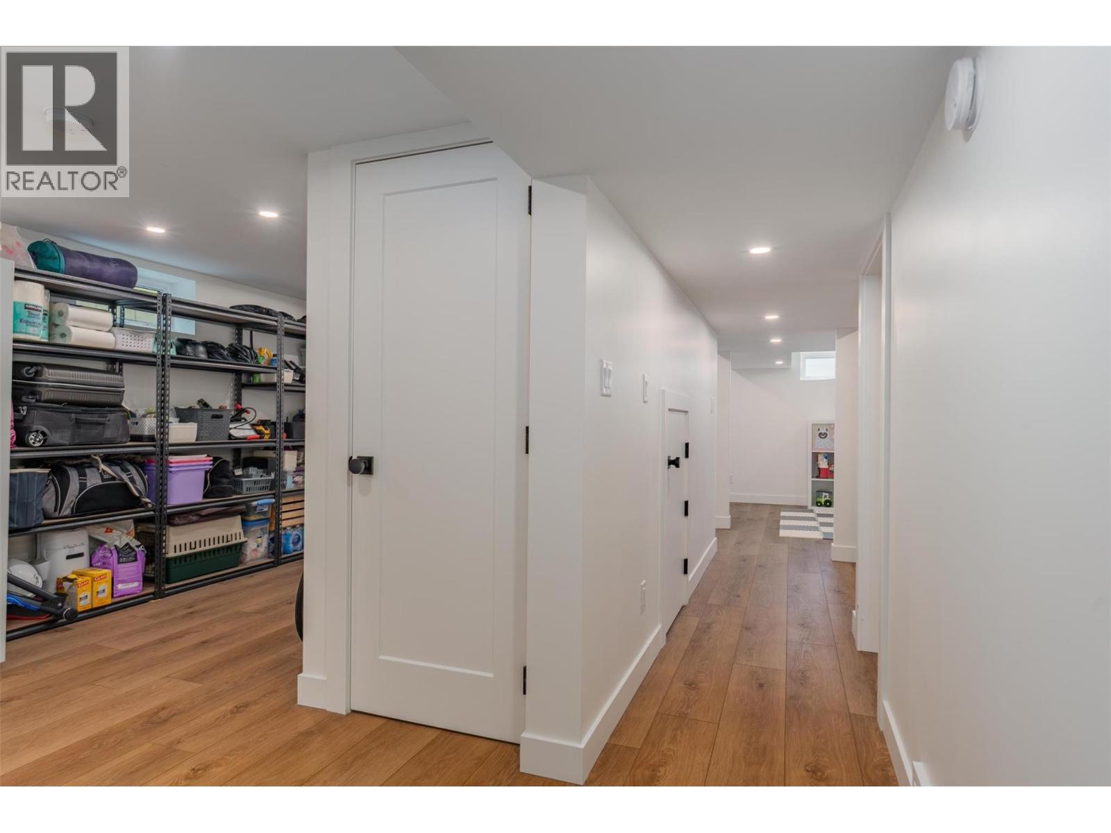 1181 COLUMBIA Avenue, Trail