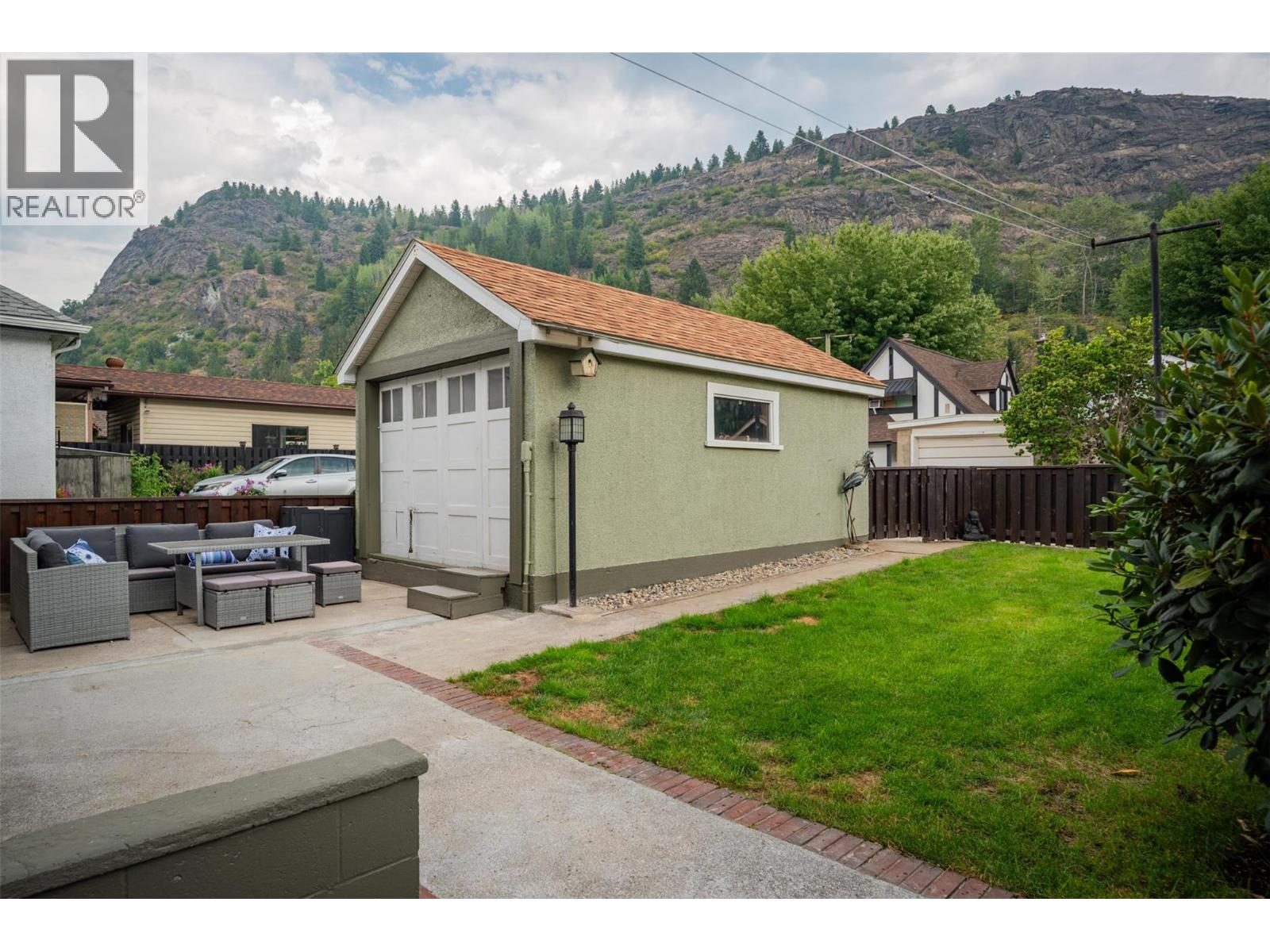 1181 COLUMBIA Avenue, Trail