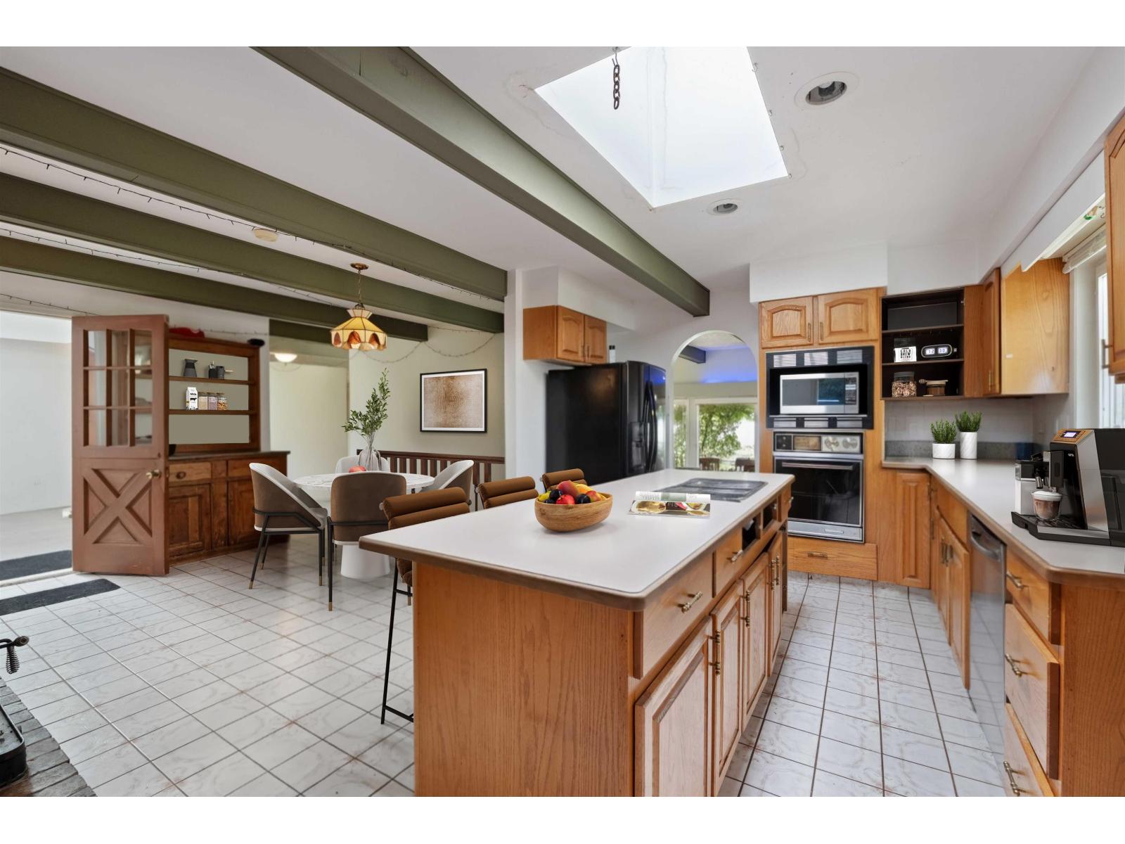14310 SUNSET DRIVE, White Rock