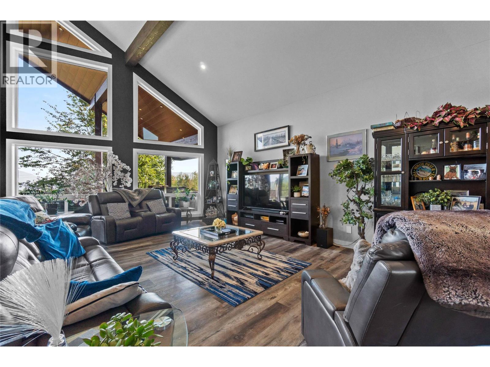 3700 50 Street, Salmon Arm