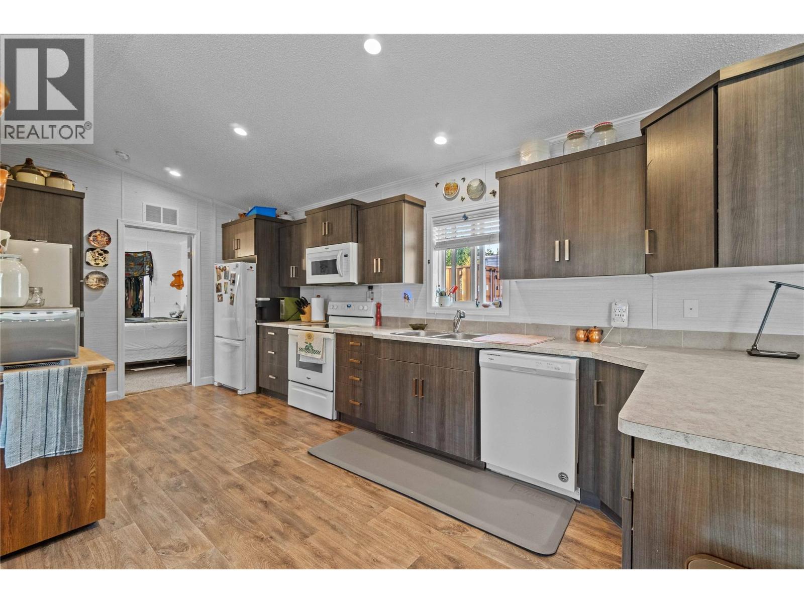 3700 50 Street, Salmon Arm