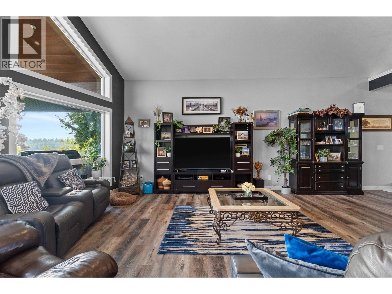 3700 50 Street, Salmon Arm