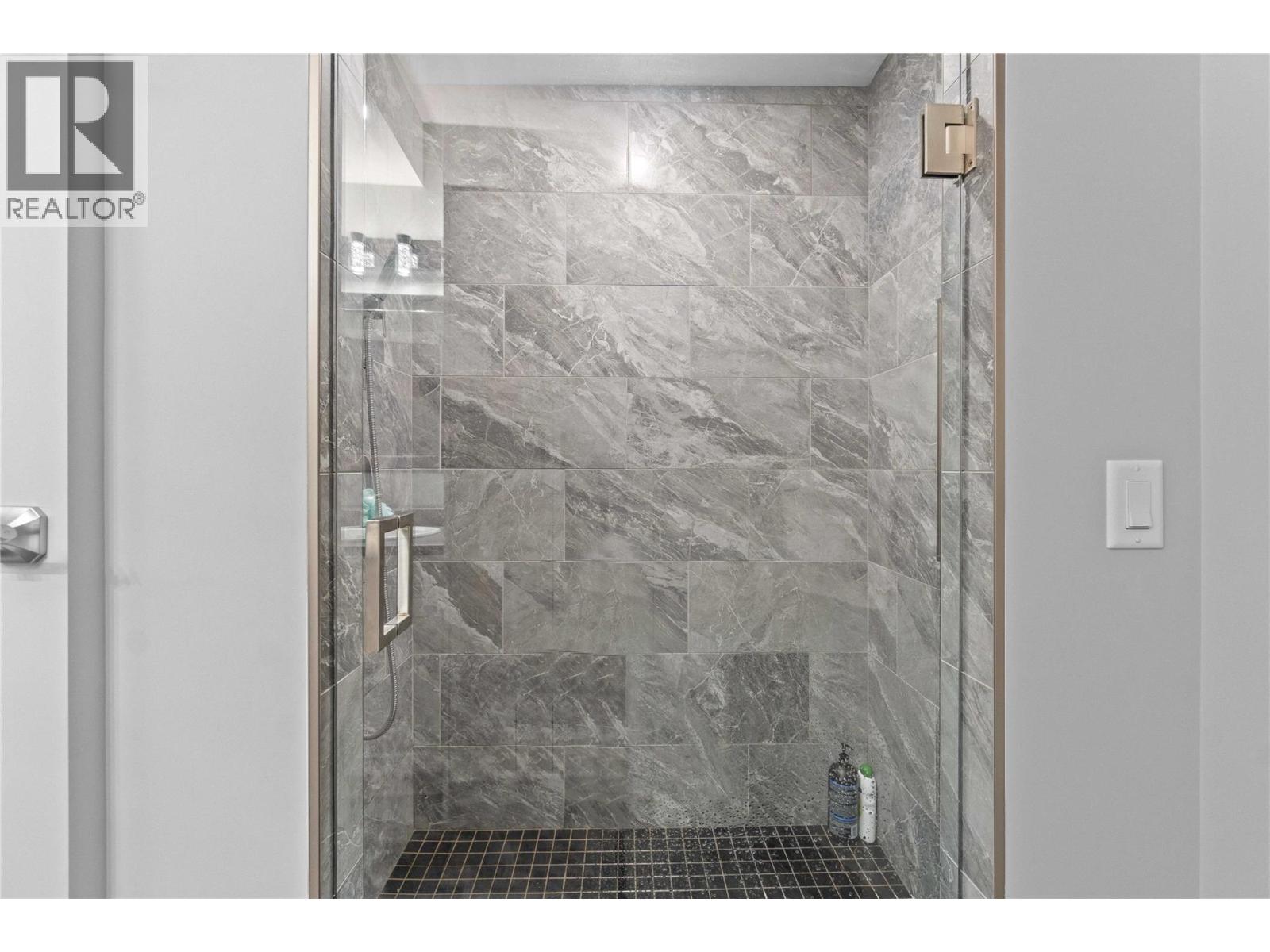 3700 50 Street, Salmon Arm