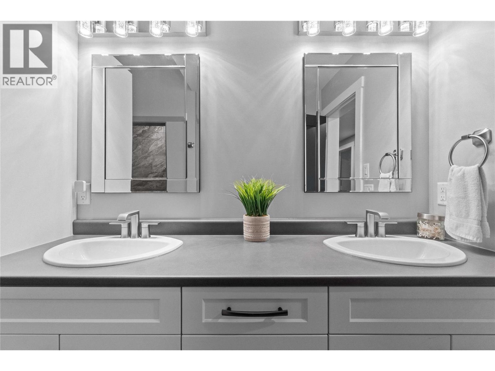3700 50 Street, Salmon Arm