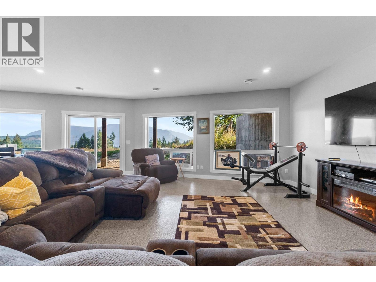 3700 50 Street, Salmon Arm