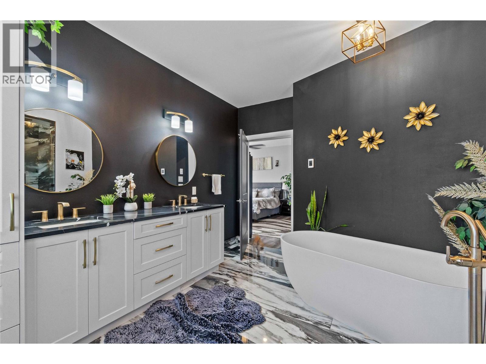 3700 50 Street, Salmon Arm
