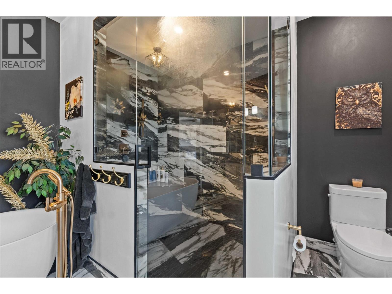 3700 50 Street, Salmon Arm