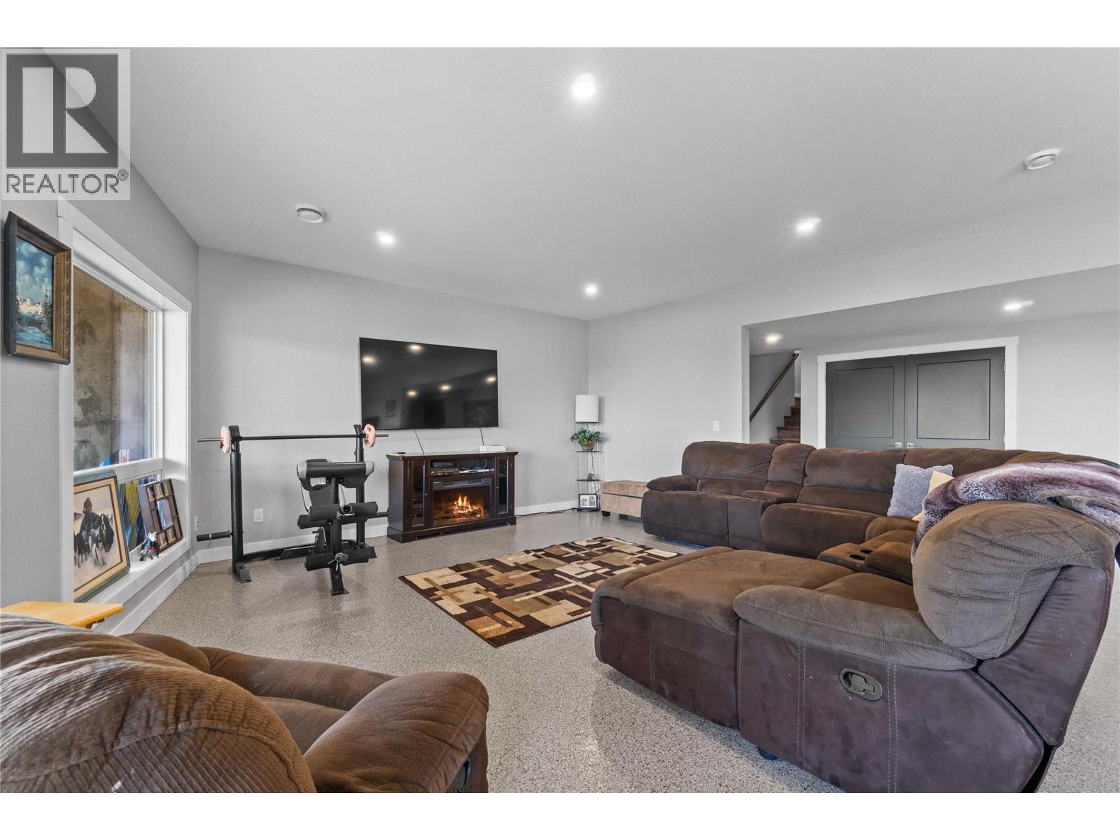 3700 50 Street, Salmon Arm