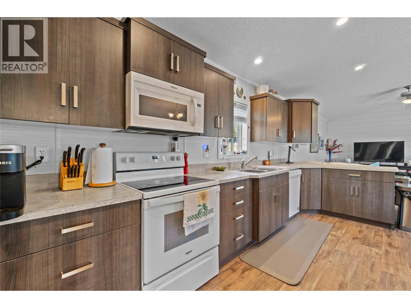 3700 50 Street, Salmon Arm