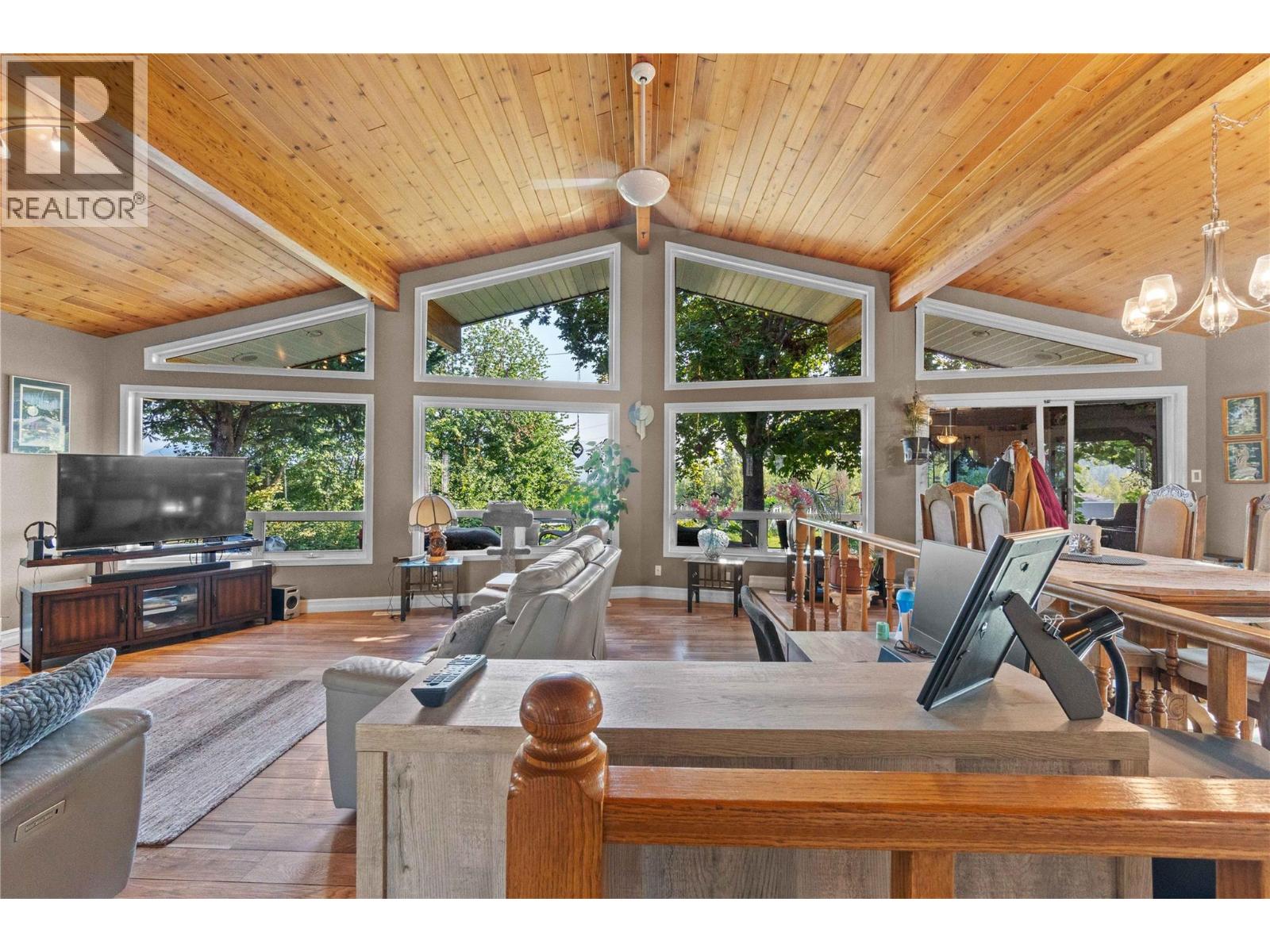 3700 50 Street, Salmon Arm