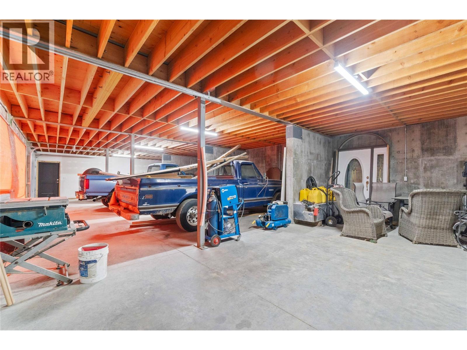 3700 50 Street, Salmon Arm