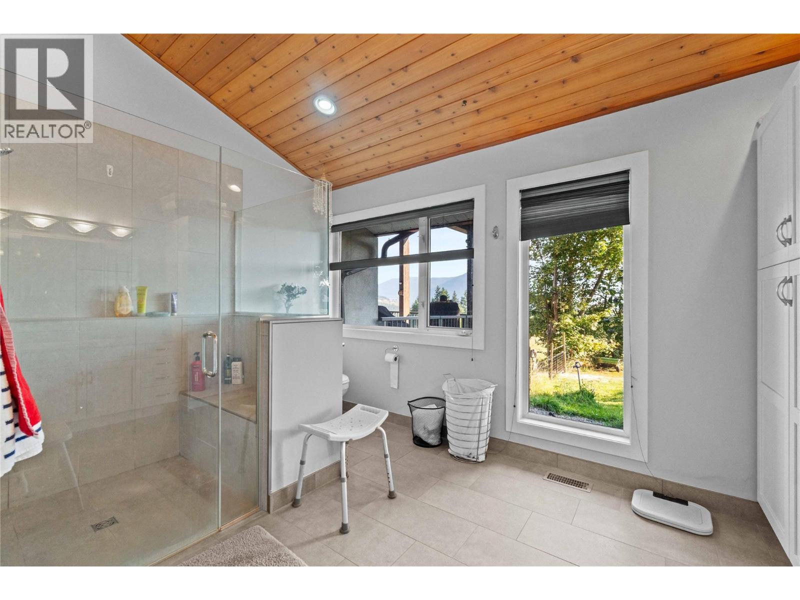 3700 50 Street, Salmon Arm