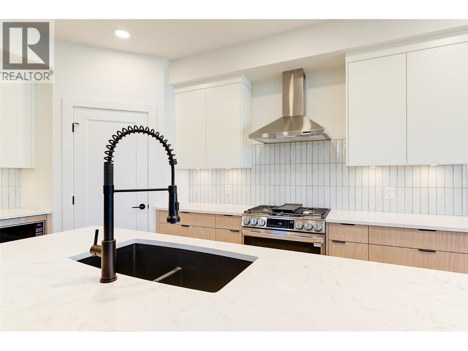  857 Kinnear Court, Kelowna