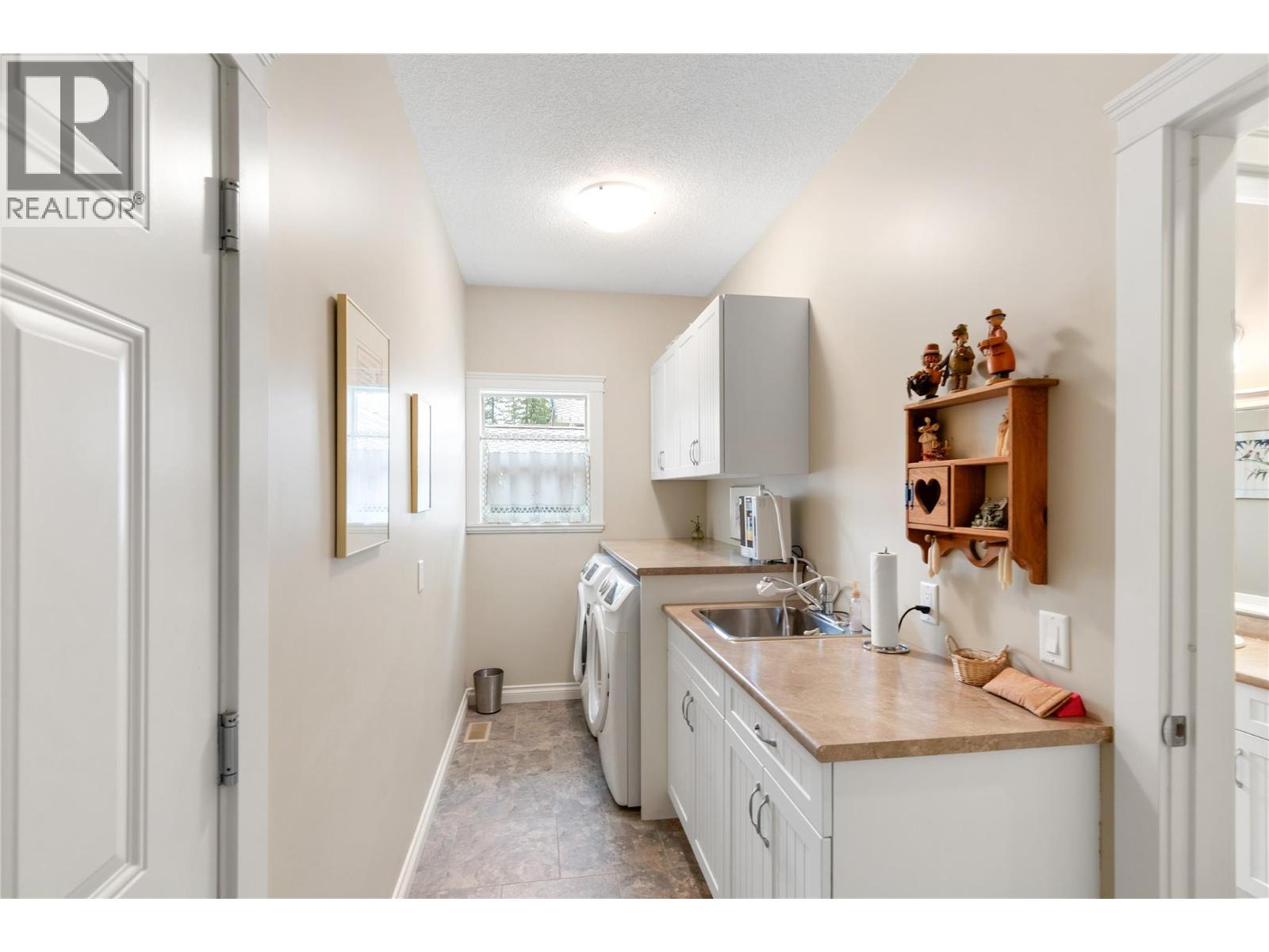 2750 Sunnydale Drive, Blind Bay