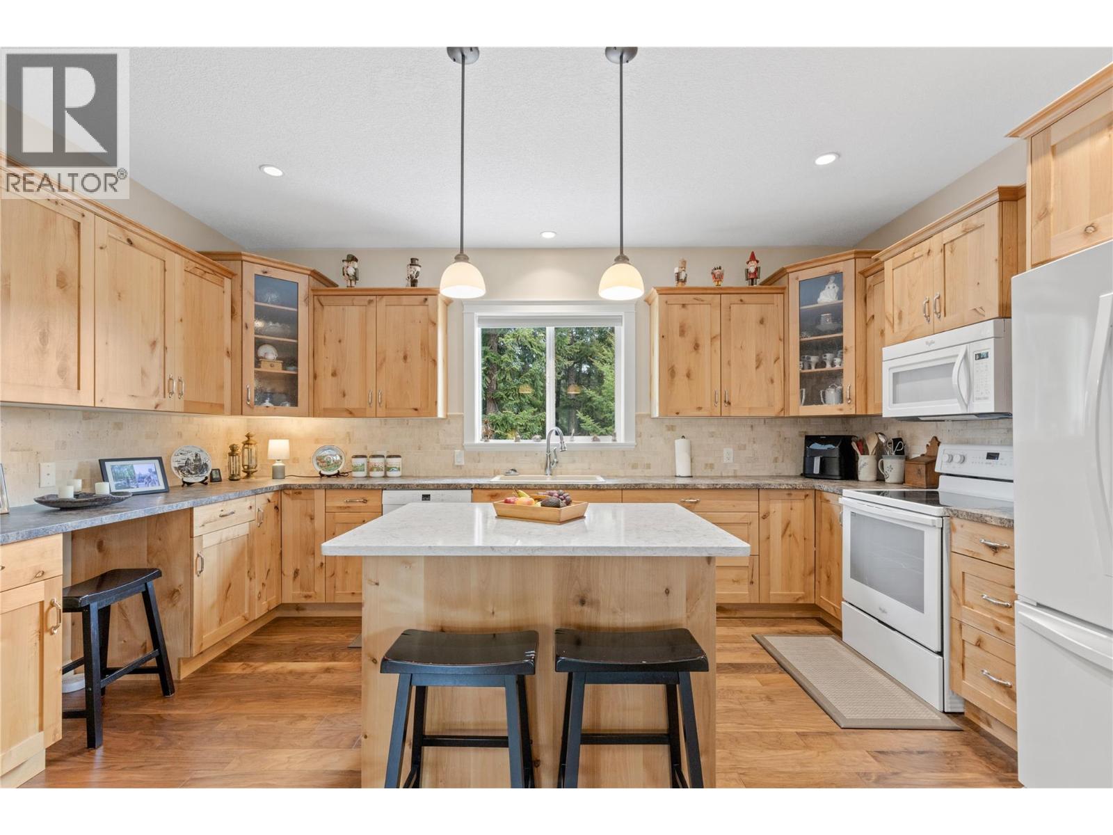 2750 Sunnydale Drive, Blind Bay