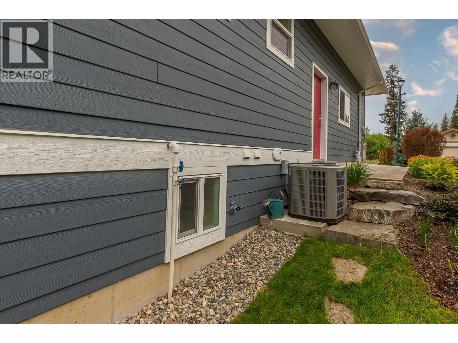 2750 Sunnydale Drive, Blind Bay