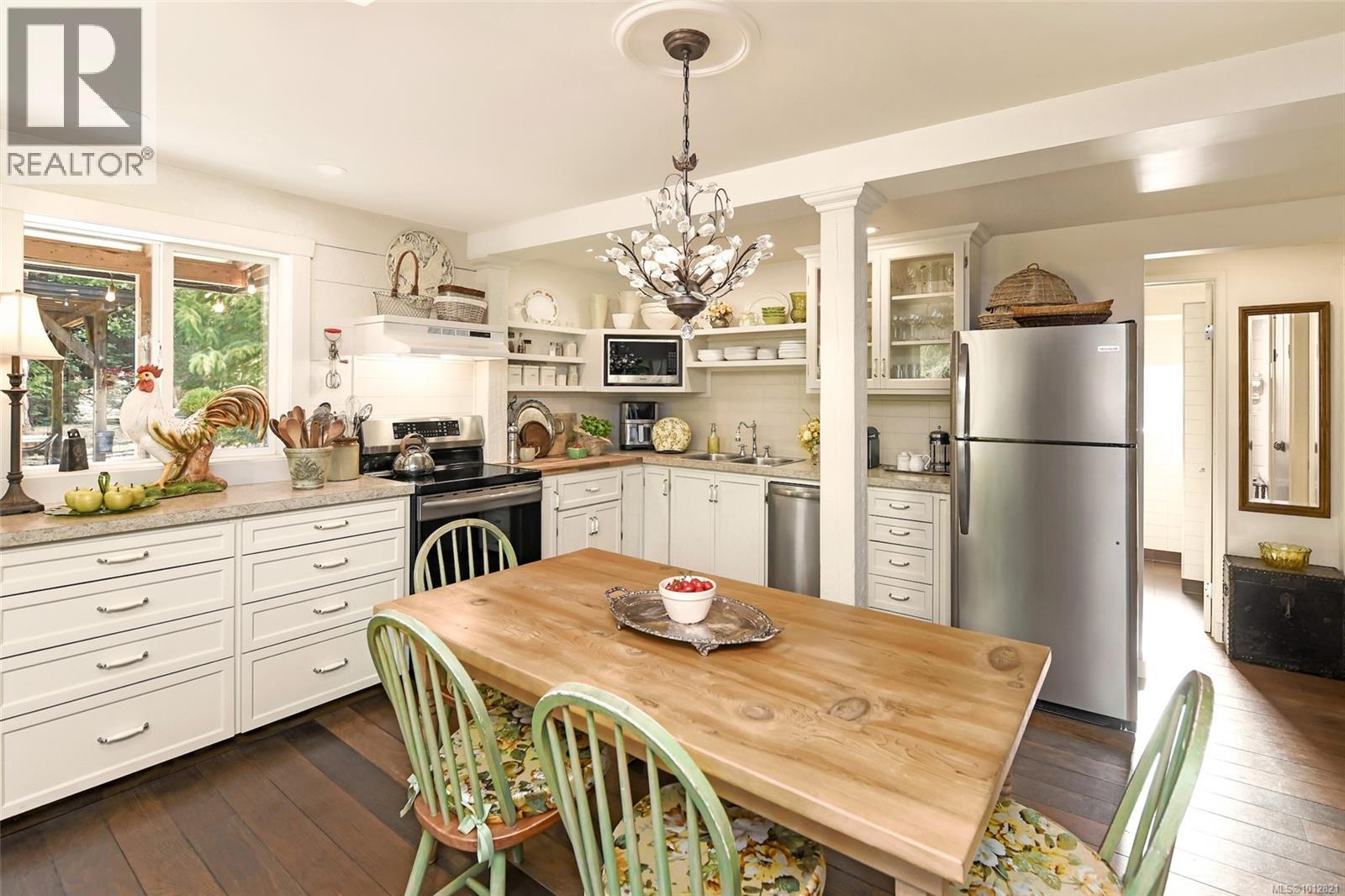 7894 Island Hwy S, Fanny Bay