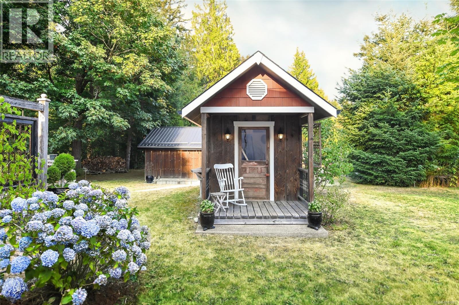 7894 Island Hwy S, Fanny Bay