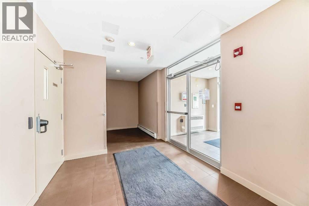 Single Family House for Sale in    Avenue NW Varsity Calgary 