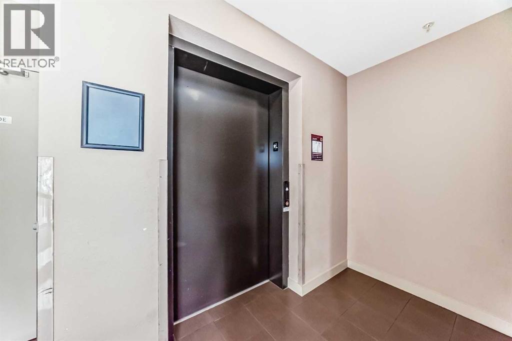 Single Family House for Sale in    Avenue NW Varsity Calgary 