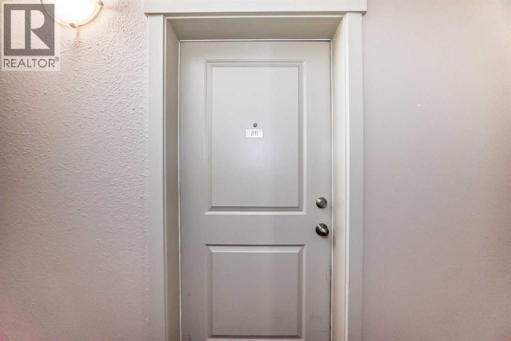 Single Family House for Sale in    Avenue NW Varsity Calgary 