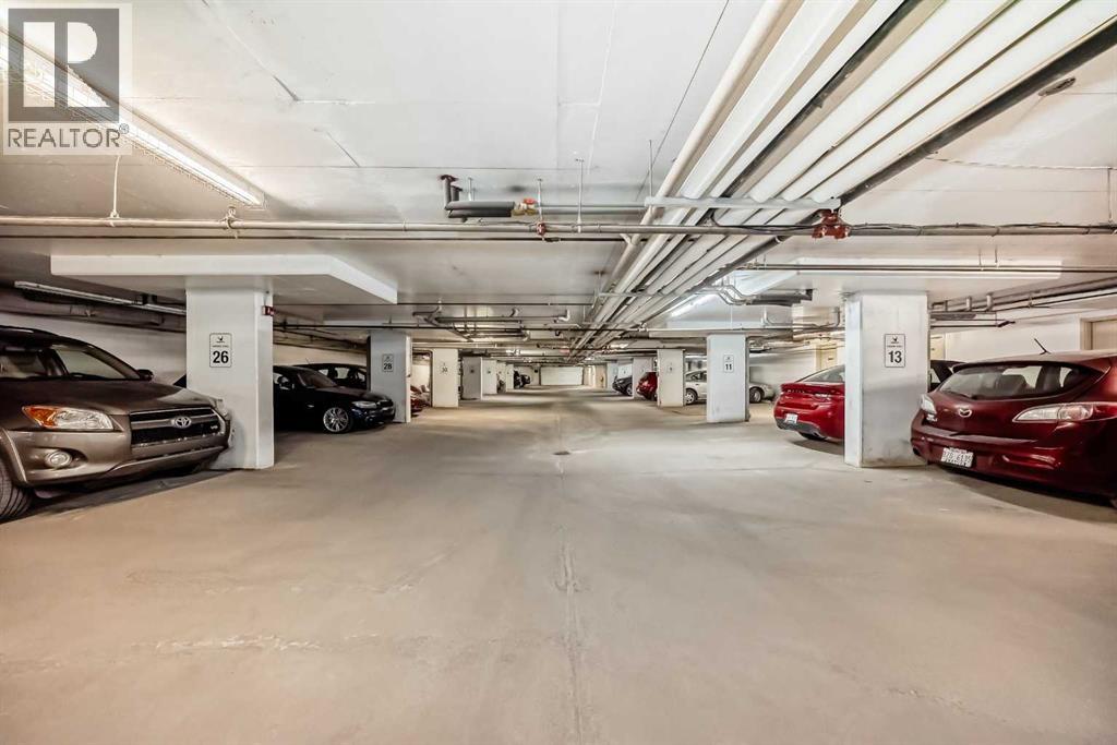 Single Family House for Sale in    Avenue NW Varsity Calgary 