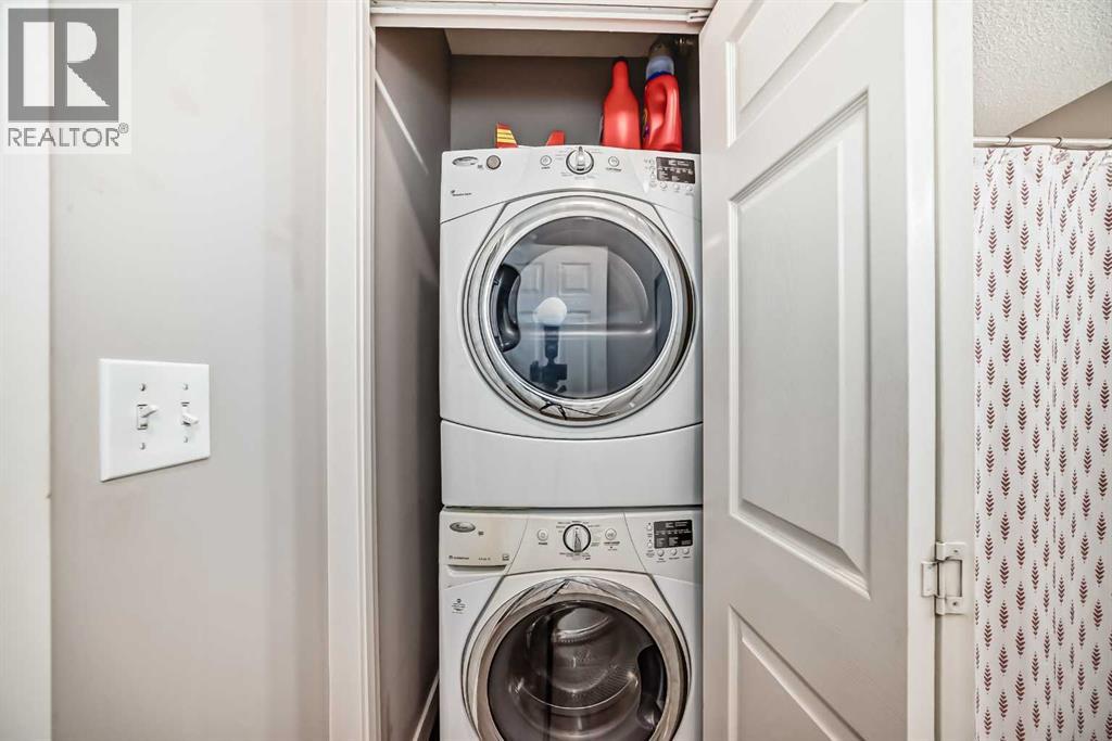 Single Family House for Sale in    Avenue NW Varsity Calgary 