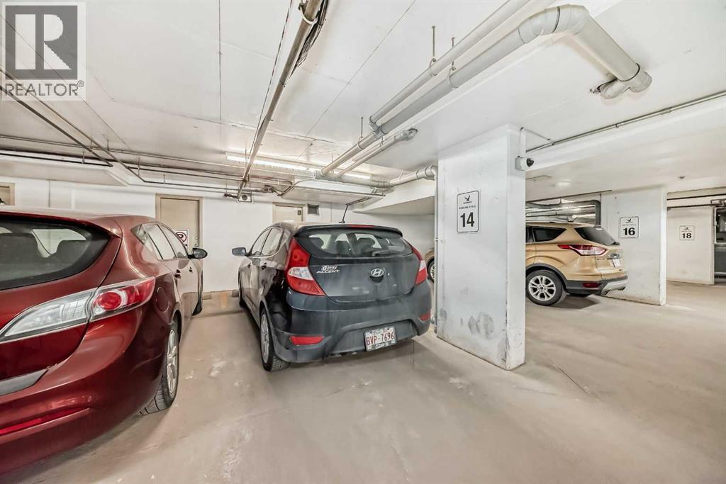 Single Family House for Sale in    Avenue NW Varsity Calgary 