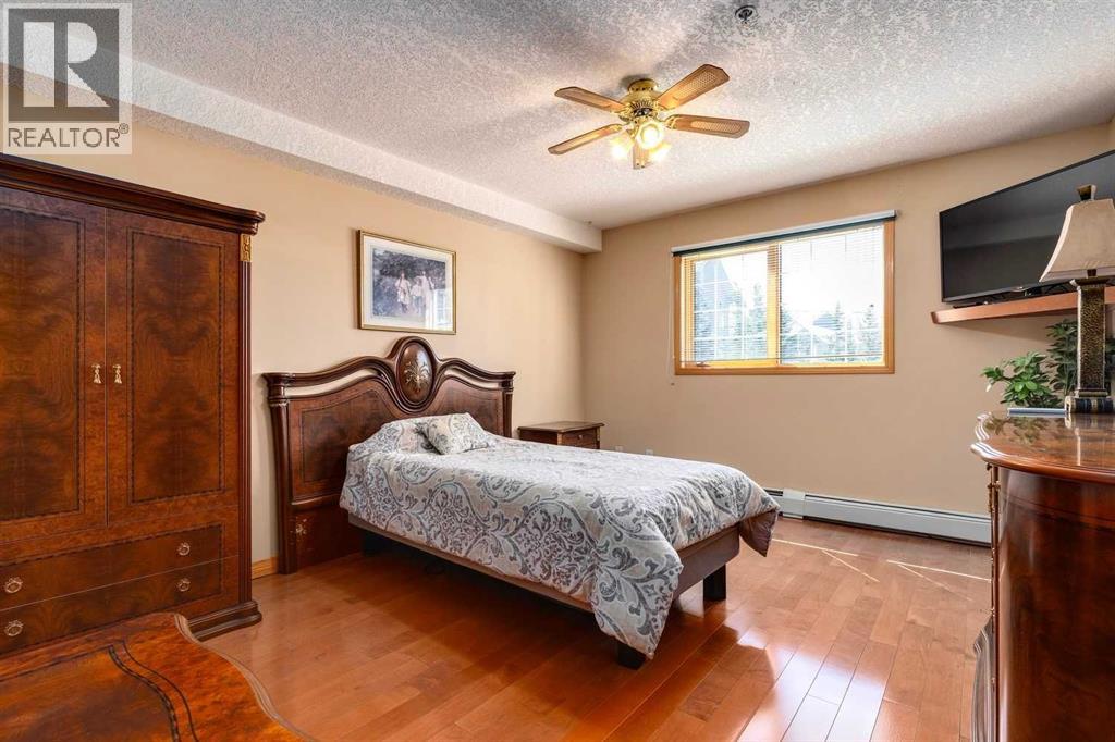 Single Family House for Sale in   Sierra Morena Boulevard SW Signal Hill Calgary 