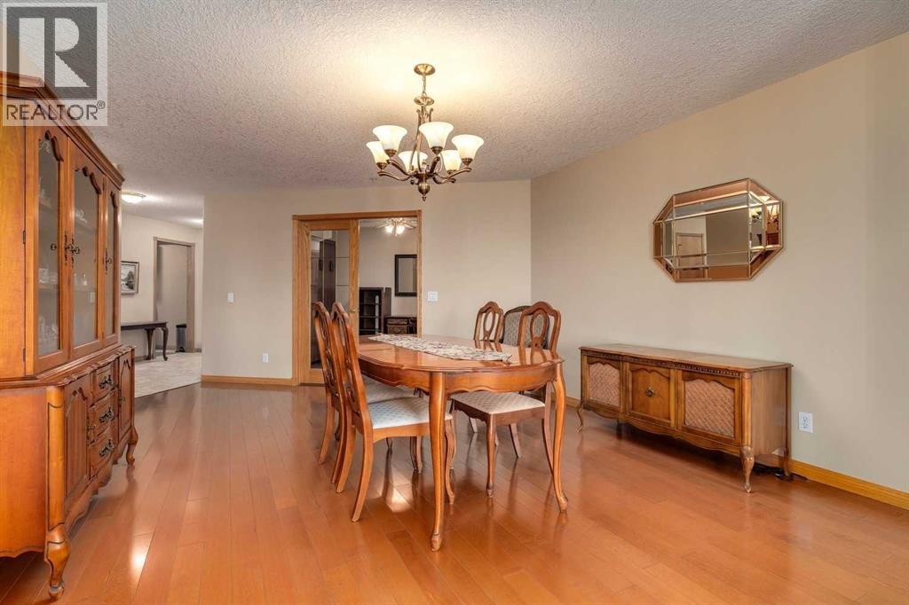 Single Family House for Sale in   Sierra Morena Boulevard SW Signal Hill Calgary 