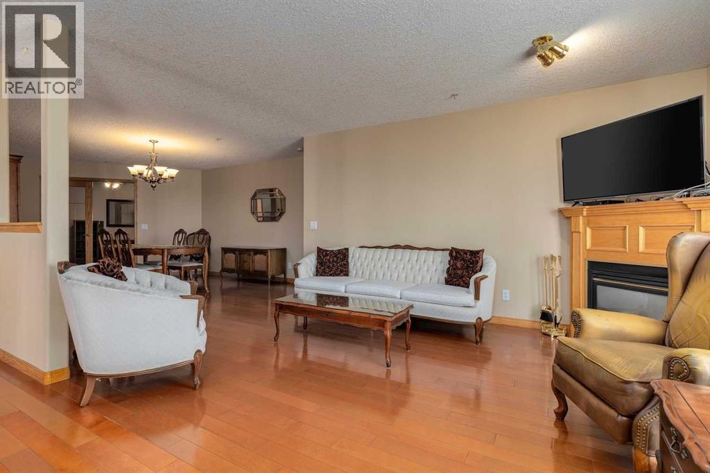 Single Family House for Sale in   Sierra Morena Boulevard SW Signal Hill Calgary 