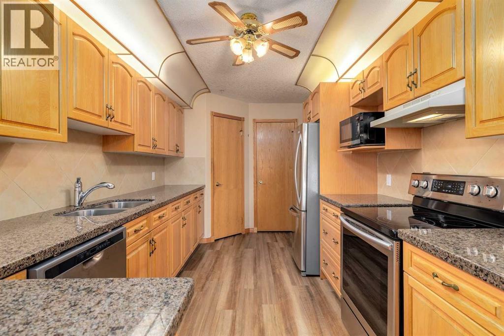 Single Family House for Sale in   Sierra Morena Boulevard SW Signal Hill Calgary 