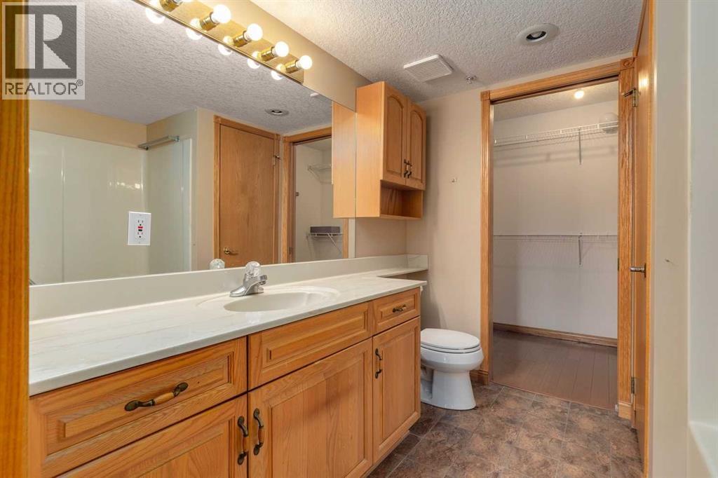 Single Family House for Sale in   Sierra Morena Boulevard SW Signal Hill Calgary 