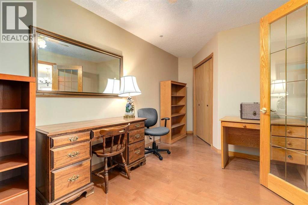 Single Family House for Sale in   Sierra Morena Boulevard SW Signal Hill Calgary 