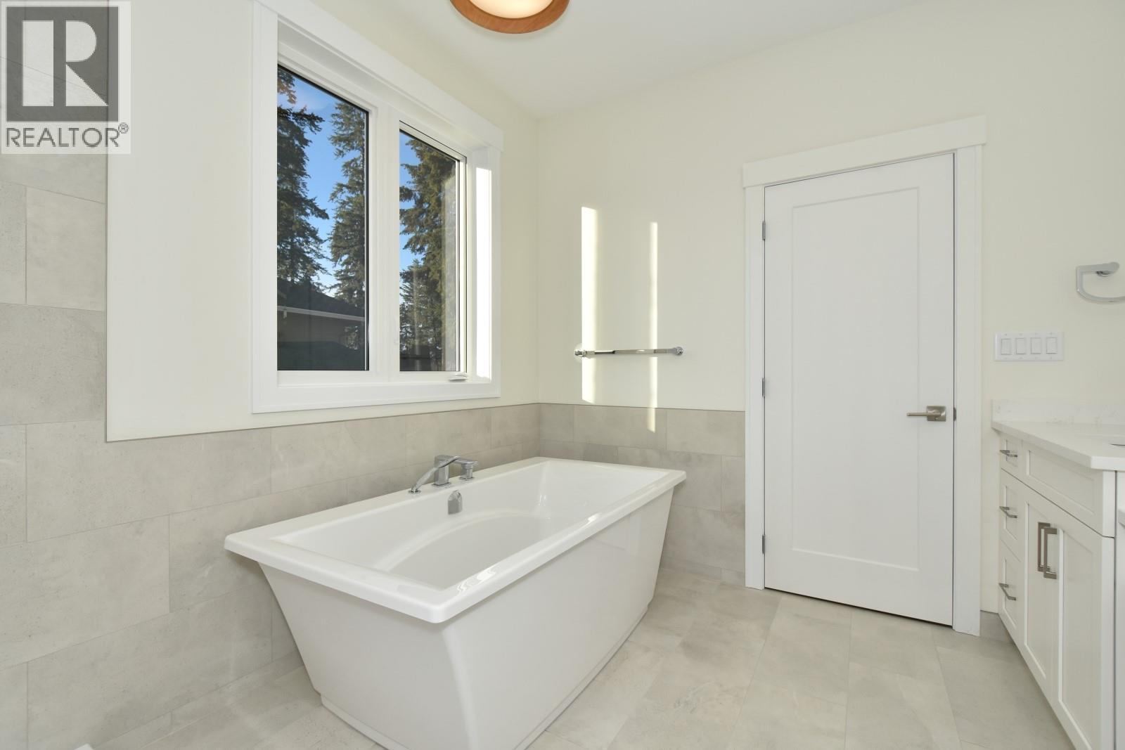 2508 Golf View Crescent, Blind Bay