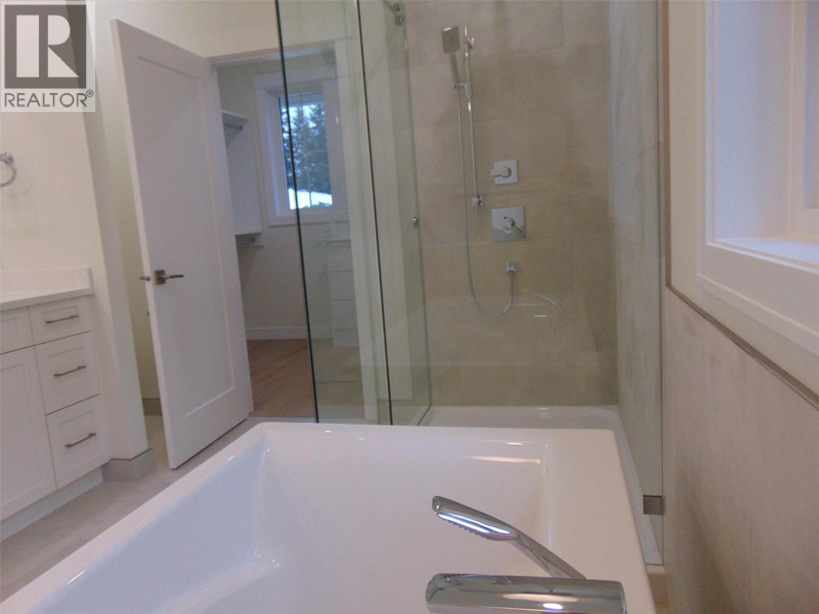 2508 Golf View Crescent, Blind Bay