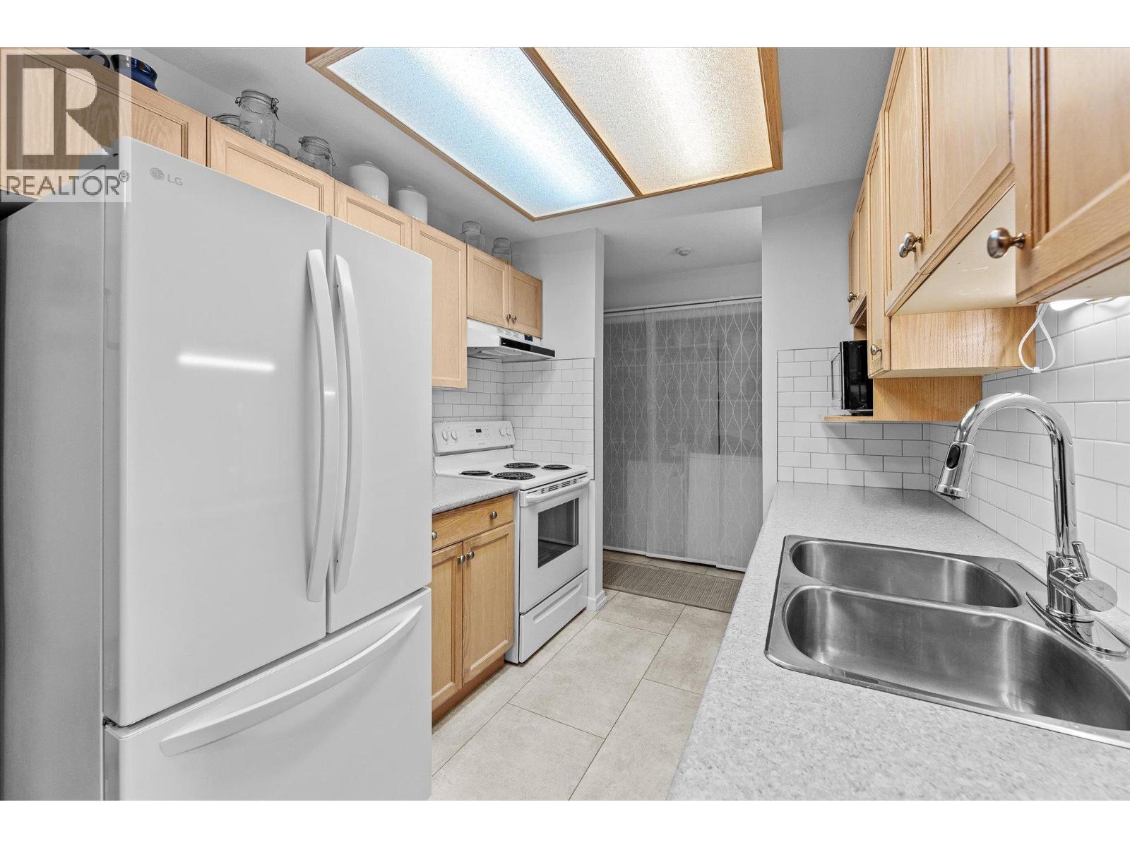 410 3155 De Montreuil Court, Kelowna