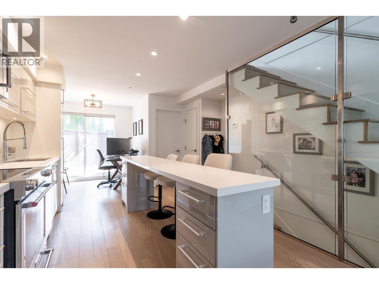 16 2358 WESTERN AVENUE, North Vancouver